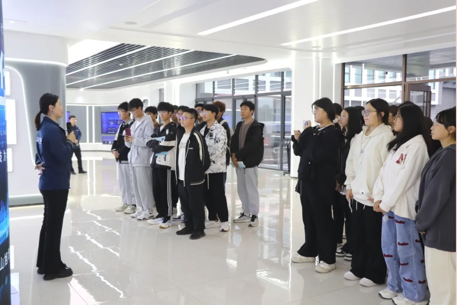 筑牢基础 展望未来 ▏唐山学院会计学院学生到尊龙凯时智慧智能参观学习